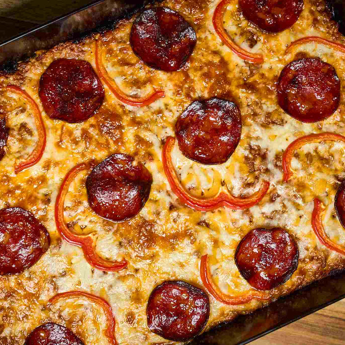 Pizza Détroit nordique : la “Lørdagspizza”, garnie de sauce à la viande scandinave