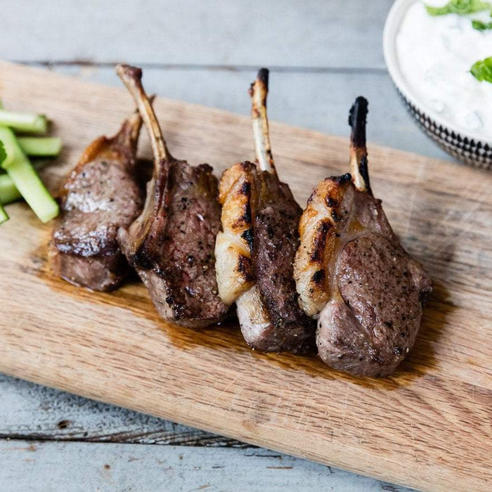 Côtelettes d’gneau mariné avec Tzatziki