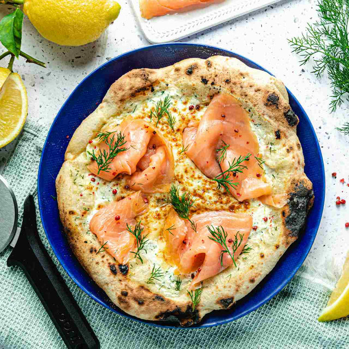 Pizza nordique au saumon, à l'aneth et à la crème fraîche