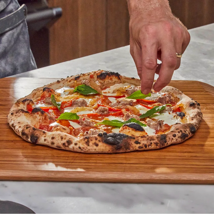 Pizza aux poivrons et saucisse italienne épicée