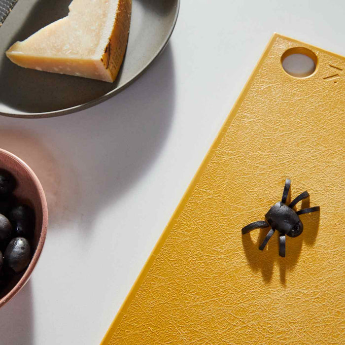 Olives araignées, saucisses momifiées… lâchez-vous pour Halloween, vos enfants vont adorer