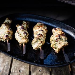 Brochettes de poulet à l’ail et aux herbes