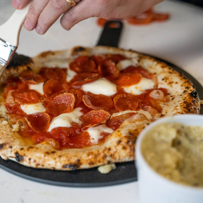 Croûte de pizza au beurre à l'ail et aux fines herbes