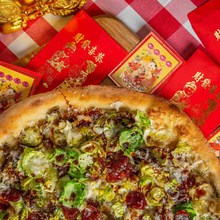 Pizza spéciale Nouvel An chinois aux choux de Bruxelles et saucisse fumée, par Derrick Tung