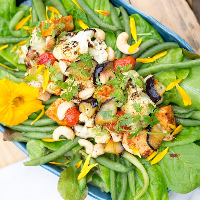 Salade de Tofu épicée avec noix de cajou et aubergine