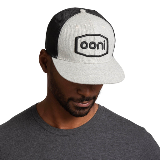 Casquette snapback en maille avec logo Ooni (gris et noir)