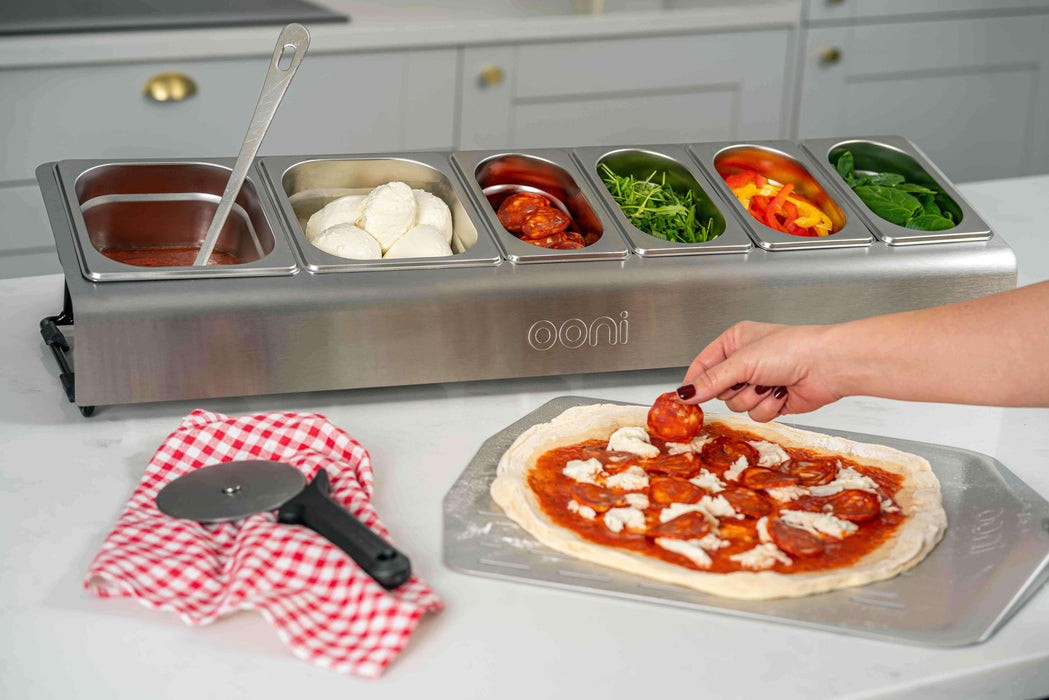 Ooni Pizza Topping Station - Ooni Europe | Cliquez sur cette image pour ouvrir la fenêtre modale de produits. La fenêtre modale de produits permet de zoomer sur les images.