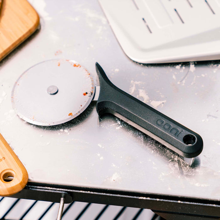 Roulette à pizza en inox Ooni | Cliquez sur cette image pour ouvrir la fenêtre modale de produits. La fenêtre modale de produits permet de zoomer sur les images.